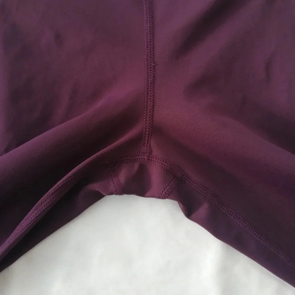 Zyia Pocket Light 'n Tight Crop Leggings in Plum Purple Size 6-8 - Picture 14 of 16